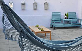 Aloha Beach House H